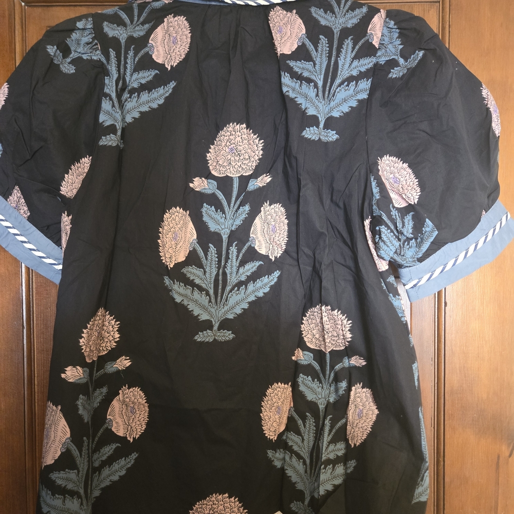 NWT Entro Delta Bloom Floral Blouse with Blue Accents - Picture 5 of 8